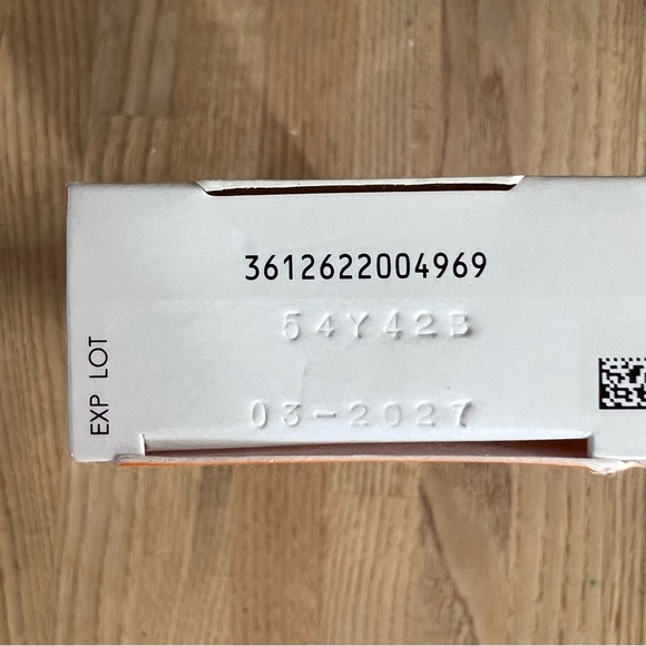 La Roche-Posay Anthelios 60 Face Ultra Light Sunscreen Fluid, 1.7 OZ - Picture 2 of 2